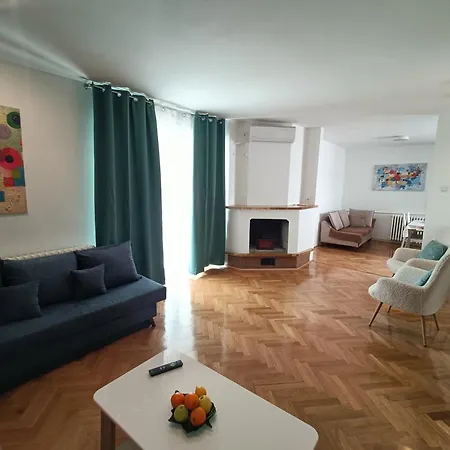 Urban View - Main Square Gate Apartment