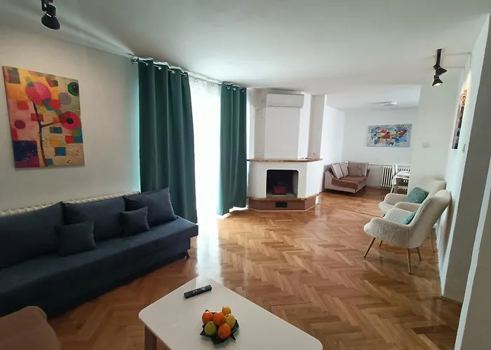 Urban View - Main Square Gate Apartment